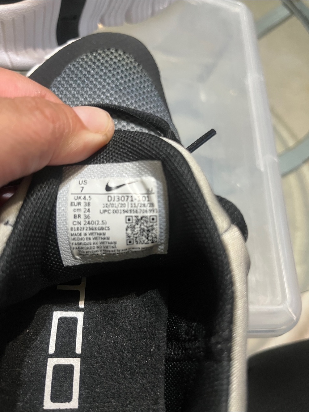 Nike Metcon Black and Gray Women's Cushioning Training Sneakers - Picture 12 of 13
